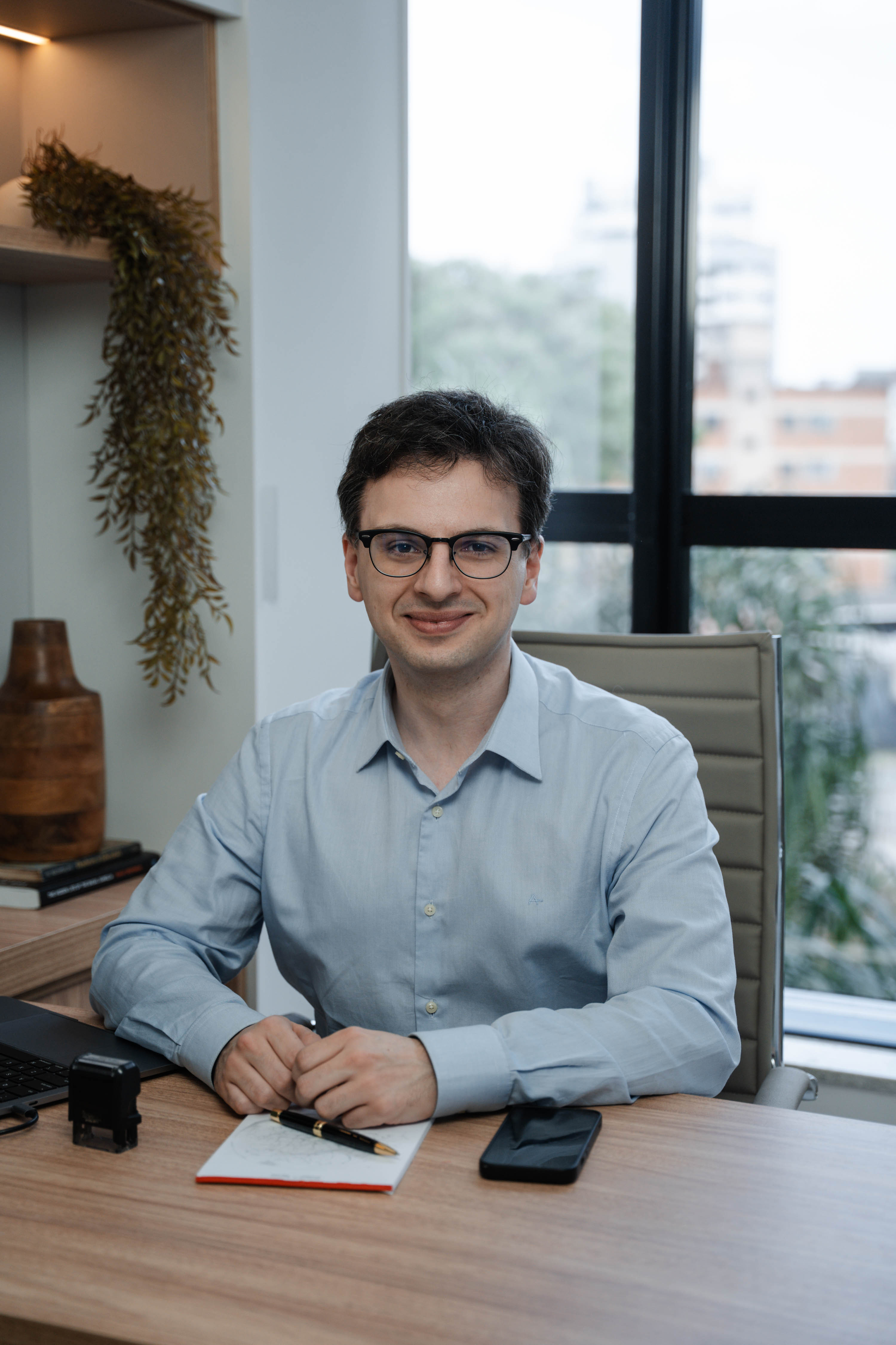 Dr. Matheus Ferreira – Neurologista especialista em Doença de Parkinson